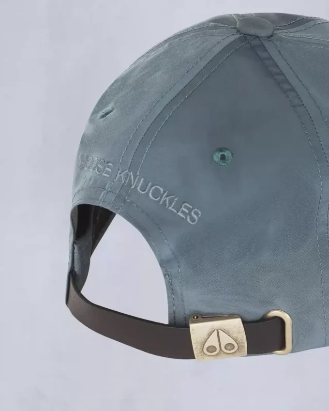 Kappe mit Halbmond-Logo